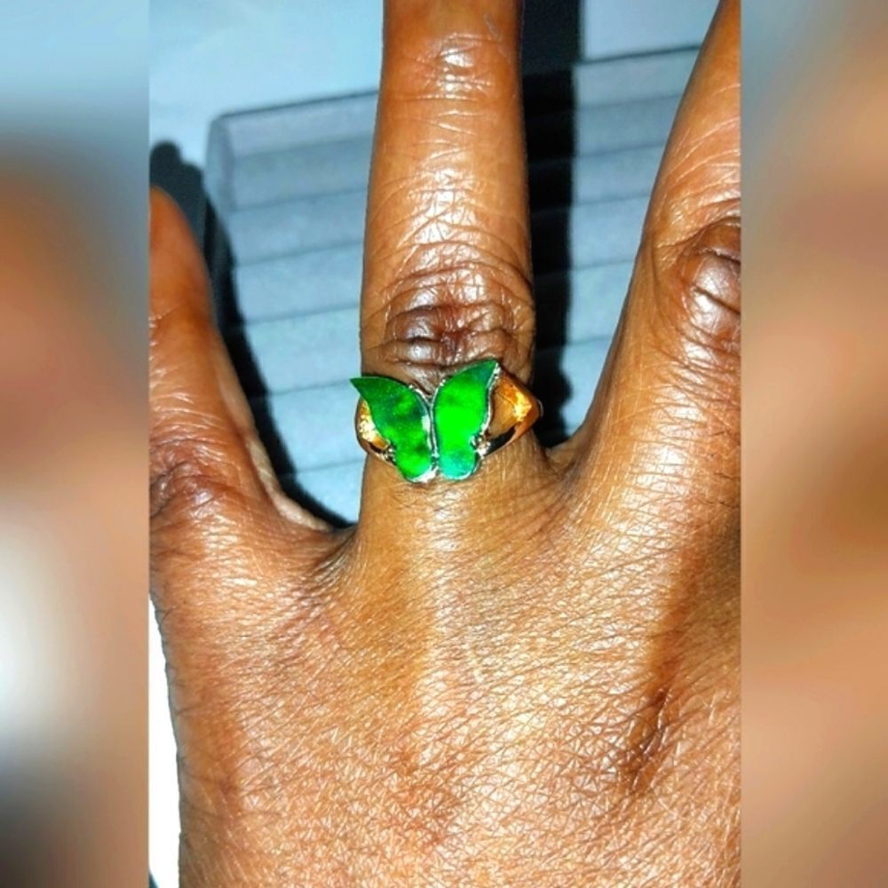 Super cute emerald green butterfly ring sz 7